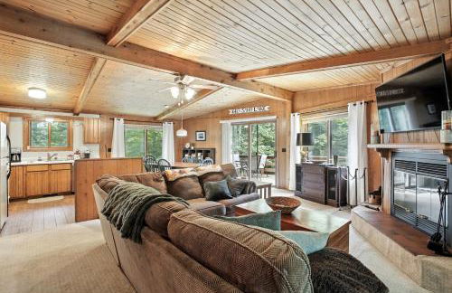 The Treehouse Lakes & Trails Cabin cabin - Photo 10