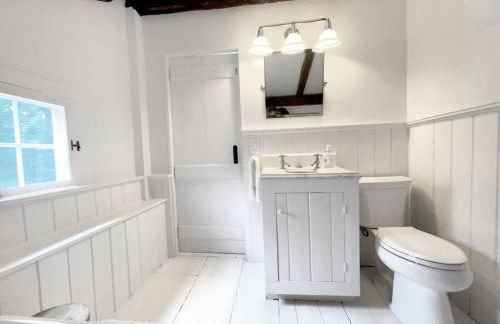 Historic Estate - 5 min to Mohawk Mt Ski Resort - Foto 30