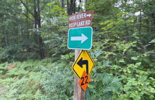 Pet-Friendly Lakefront Cabin by arc Vacation Rentals - Foto 8