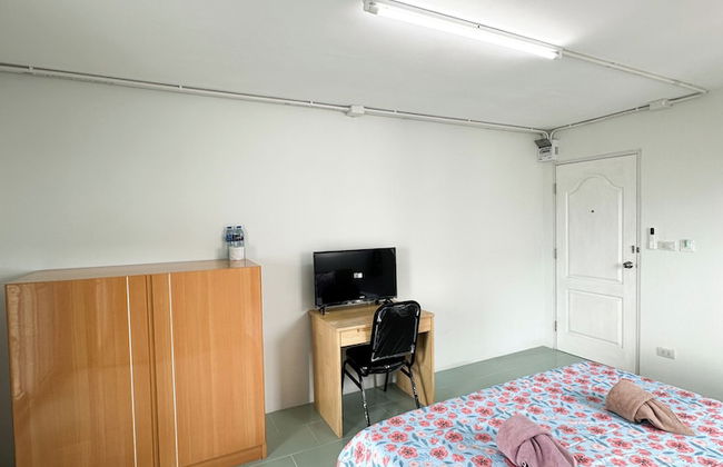 At Samutsakorn Suansom - Photo 7