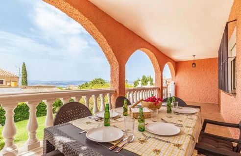 Gorgeous Home In Alhaurin De La Torre - Photo 6