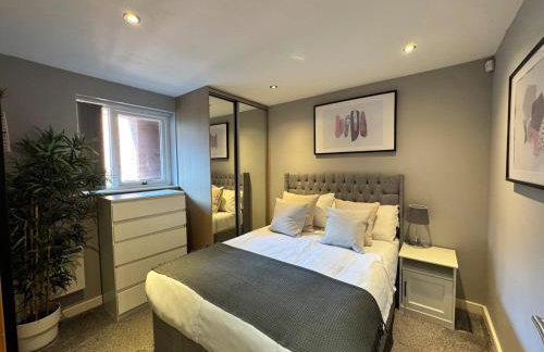 Balcony Free Parking Huge TV City Centre Apt - Foto 12