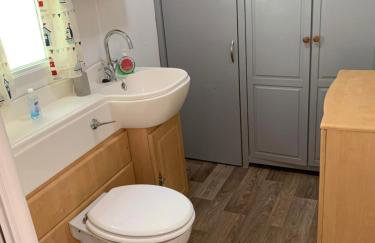 Postwood Gardens Balmoral Country Cabin - Photo 41