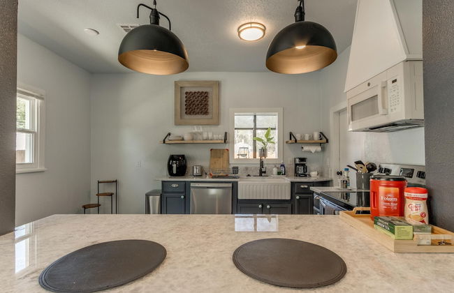 2BR Stylish Retreat in Midtown - Photo 15