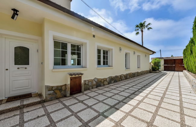 4bed Villa Sleeps 8- Pool, Garden, Bbq, Near Beach - Foto 46