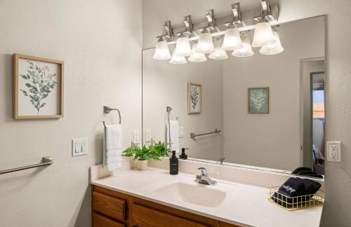 LUX Sedona Retreat - Hot tub & Game room - Foto 21