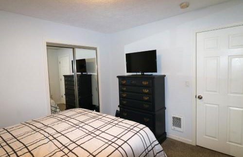 Modern Luxuries in a Quiet Convenient Location - Foto 12