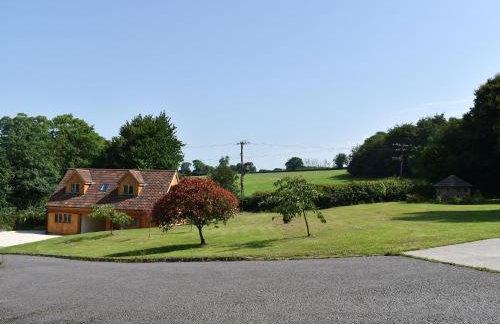 The Bee Hive - Photo 1