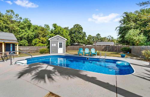 Endless Summer Retreat with Private Pool near Beach - Foto 37