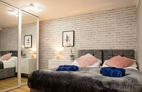 Detached 2 Bedroom House - 10 minute's walk to Town Centre - Free Parking, Fast Wifi and Smart TVs by Tejza Property - Photo 6