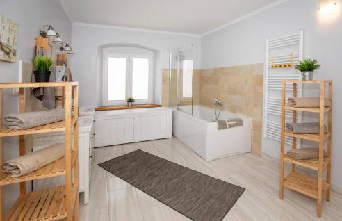 4 Bedroom Beautiful Home In Rogotin - Foto 29
