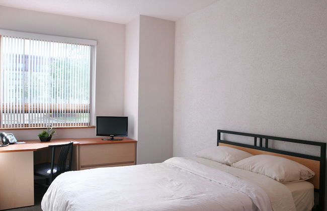 Residence & Conference Centre - Oakville - Photo 3