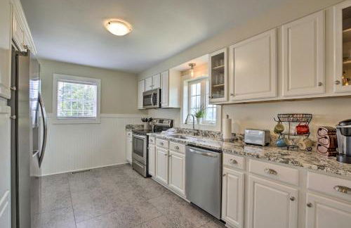 Idyllic Getaway with Deck about 4 Mi to Dtwn Athens - Foto 8