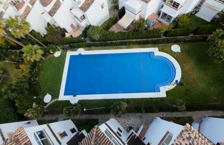 Marbella Hideaway BBQ, POOL & Best walking distance Beaches - Photo 6