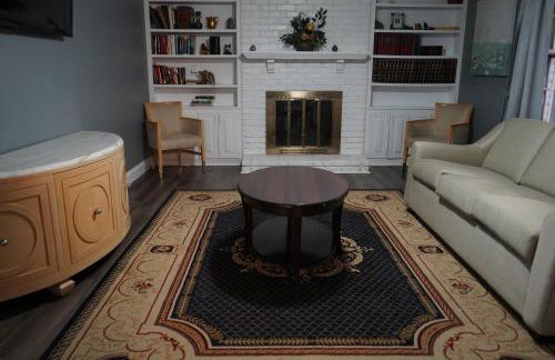 Stylish 4BR Prime Location Close to All! - Foto 77