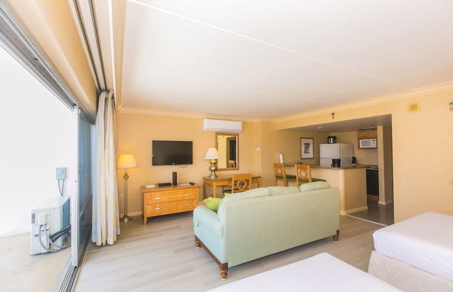 Spacious One Bedroom Harbor View Condos at Ilikai Marina With Private Balcony - Foto 69