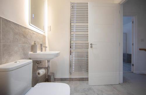 Stylish 2 Bedroom House - Village Location - Foto 30