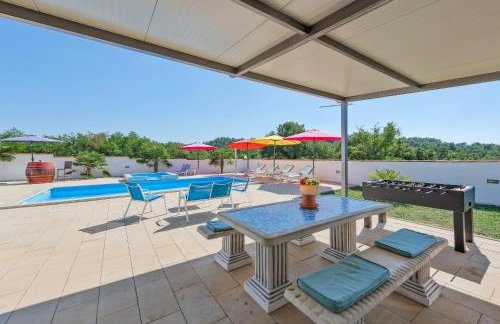 Family home with hydromassage pool & fun activities - Foto 55