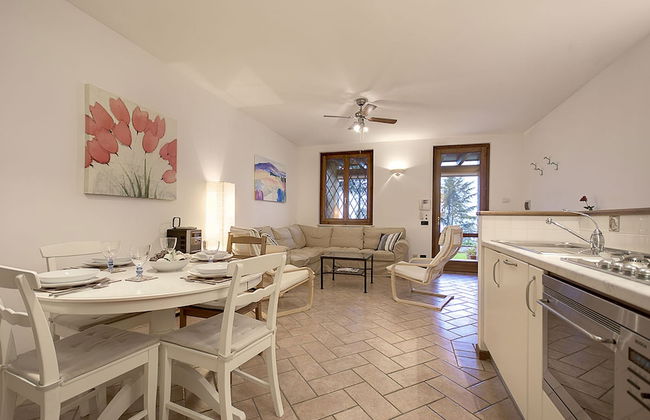 Lovely Flat With Shared Pool and Amazing Lake View - Photo 5