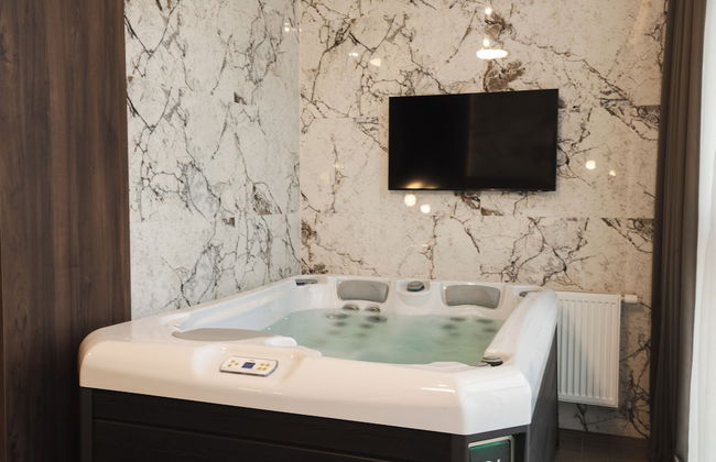 DISTRICT boutique - Photo 60