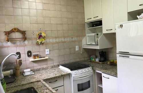 Lindo e aconchegante chalé com piscina, lareira e churrasqueira - Foto 21