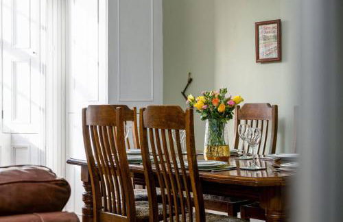 Elegant 3 Bed Apartment in Stirling Near Free Parking and Hill Views - Foto 11