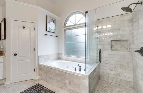 Modern Stone Mountain Home with Spacious Deck, Grill - Foto 17