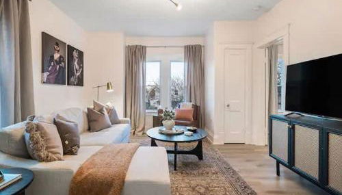 Newly Renovated - Professionally Designed - 2 BR - Photo 2