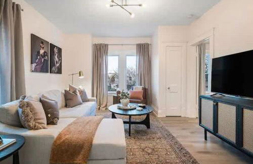 Newly Renovated - Professionally Designed - 2 BR - Foto 2