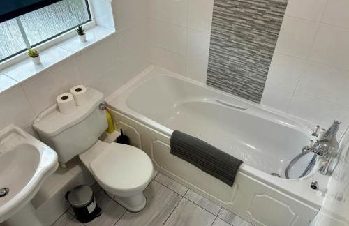 Great Parking and Spacious 3 Bedroom Home Andover - Foto 12