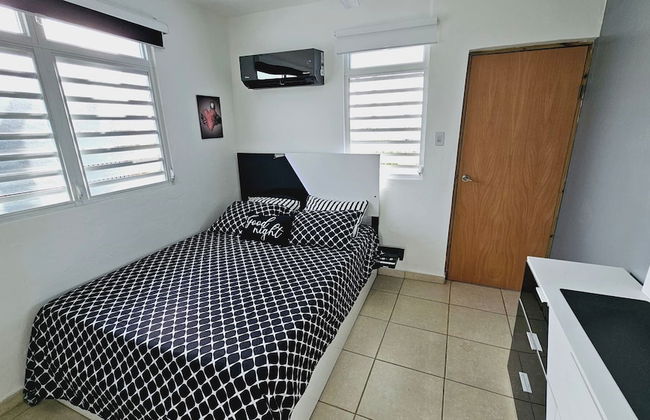 Cozy and Modern Apartment Black & White With Jacuzzi on Terrace - Photo 4