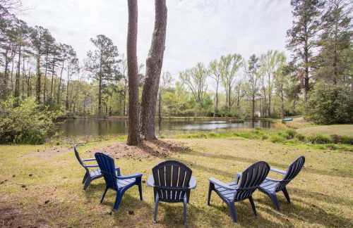 Exquisite 5-BR Estate on 7 Acres with Private Pond - Foto 1