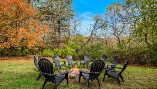 Serendipity -- Hot Tub - Pet Friendly - Fire Pit - Grill - Porch - Deck - Wifi - Pool Access - Games - Foto 3