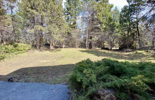 Hollinshead Haven Home with BBQ & Free Wifi - 30 days min home - Photo 16