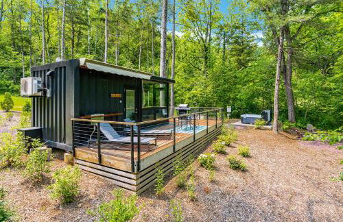 Modern Riverside Cabin w Hot Tub Fire Pit Kayaks - Foto 21