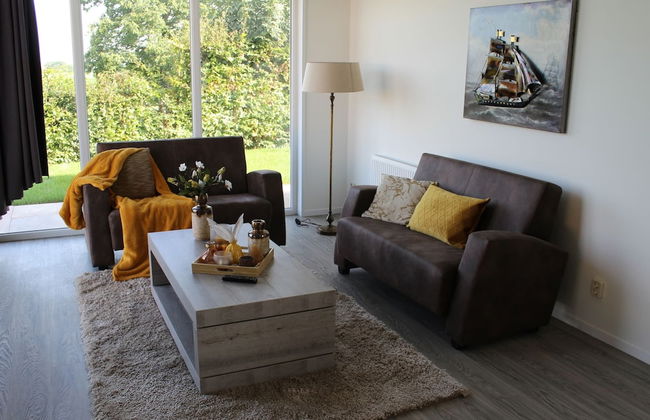 Cozy Garden Home w/ Fireplace - Photo 8