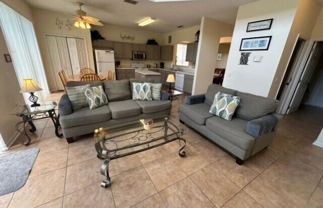 South Facing Pool Home - Room for the Whole Family! - Photo 14