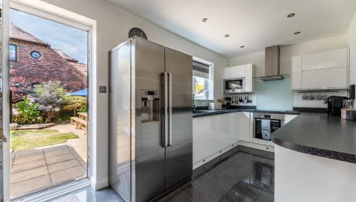 Spacious Seaside Home in Peaceful Coastal Setting - 5 Minutes Walk to the Beach - Foto 4