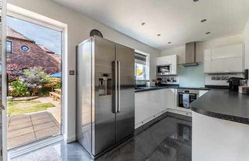 Spacious Seaside Home in Peaceful Coastal Setting - 5 Minutes Walk to the Beach - Foto 4