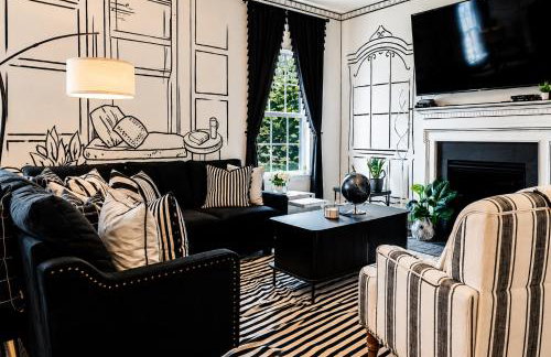Spacious & Serene Family Gem: Games, Office, Yard! - Foto 1