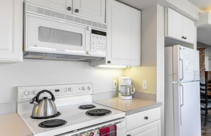 Private Beach Access + Water Views! Sleeps 18, Historic 6bdr Farmhouse w/ Deck - Foto 42