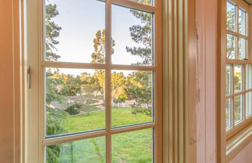 Romantic Carmel Cottage Ocean Country Views - Photo 19