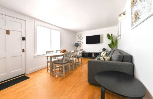 Front House 3 bedroom flat nice street, walk to BART, shops - Photo 1