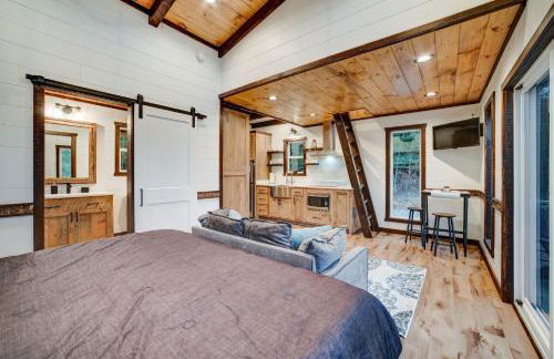 Cozy Treehouse w Hot Tub, Fire Pit, Pet Friendly, Lake Access - Photo 2