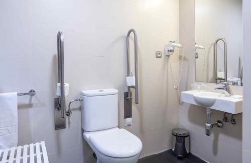 Suites Viena Plaza de España - Photo 37