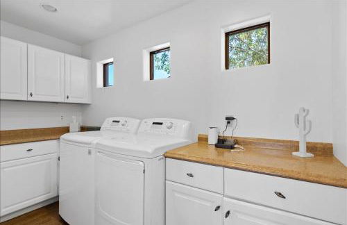 5 Bedroom 4 Bath Boutique Home PREMIUM LOCATION + heated pool option - Foto 32