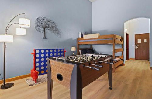 Family Getaway - Outdoor Activity Oasis - Mins to Downtown and Water Parks - Jacuzzi - Game Rm - Foto 25