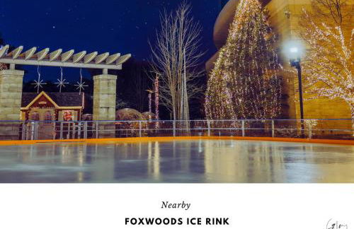 Getaway Villa- 3 mins to Mohegan- Fully Stocked with Two Full Beds & Fireplace- Jacuzzi, Saltwater Pools, Sauna - Foto 37