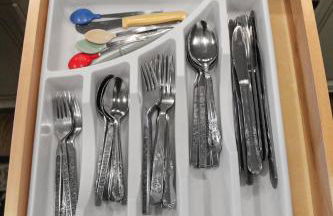 Cheerful 5-bedroom w/Screened Patio, Sleeps 10 in the heart of Fremont! - Foto 32