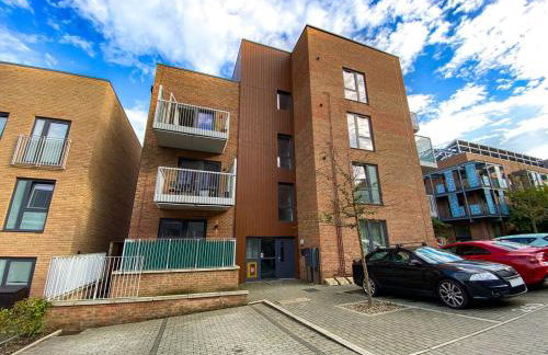 Beautiful Apartment in Central MK with Balcony, Free Parking & Smart TV with Netflix by Yoko Property - Foto 16